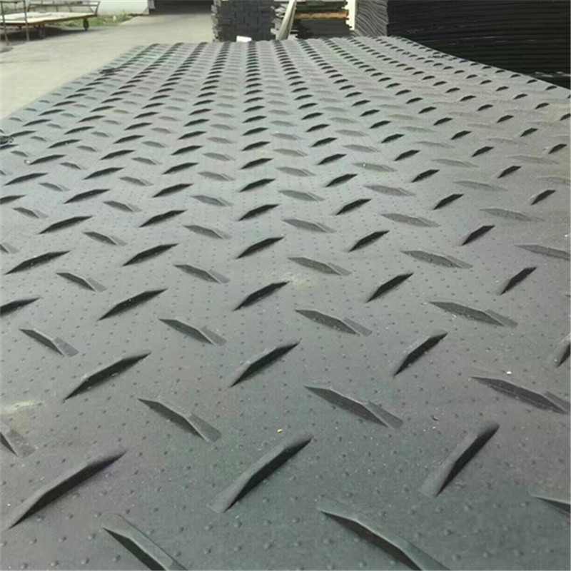 Treads on Ground Protection Mats